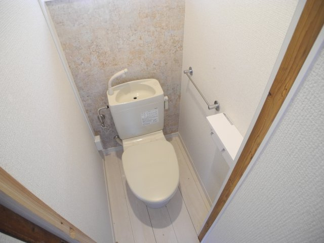 油木町貸家のトイレ