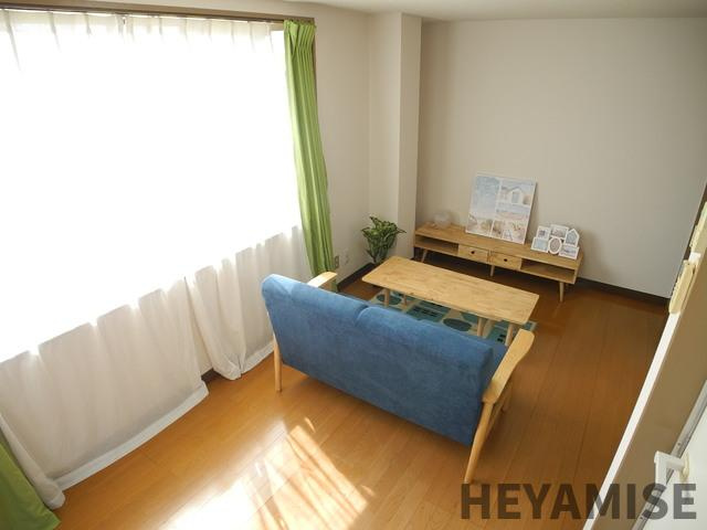 山口ビルの居間・リビング