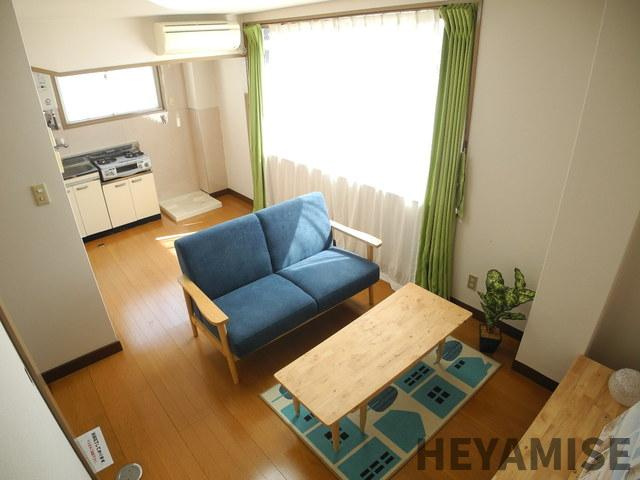 山口ビルの居間・リビング