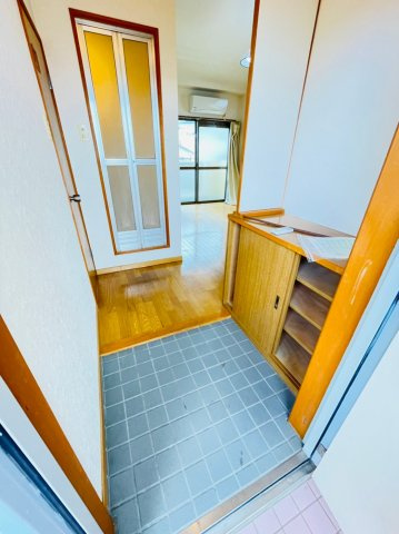 ハイツひまわりの玄関