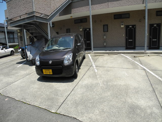 ハイツ来夢の駐車場