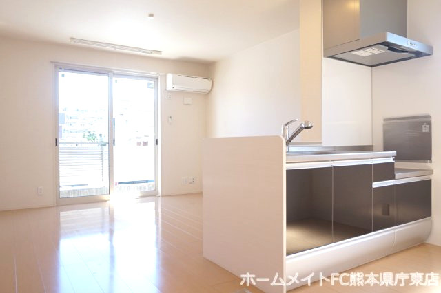 熊本市中央区出水６丁目のアパートの居間・リビング