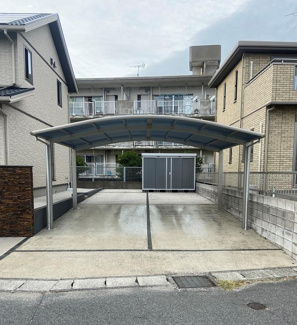 【駐車場】 | カーポートに、物置もついてますので収納にも便利です。