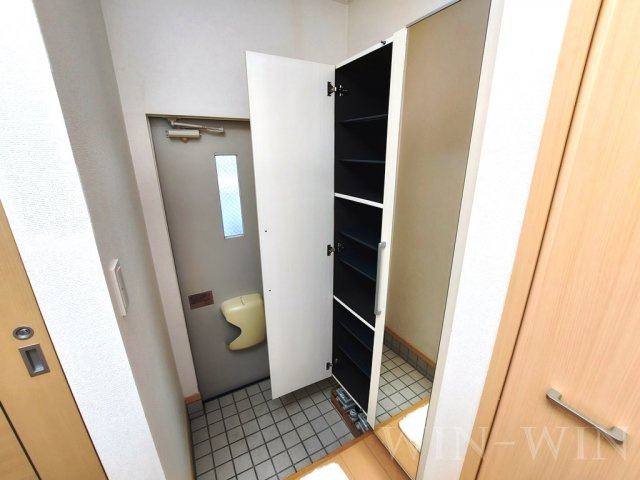 ユトリロ忠興 3の玄関