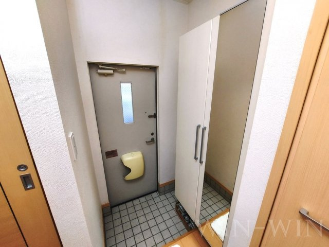ユトリロ忠興 3の玄関