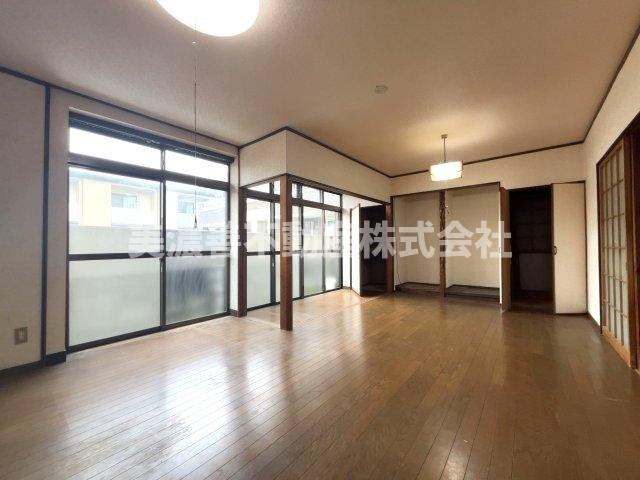 ５８５６６　羽島郡笠松町田代中古戸建ての居間・リビング