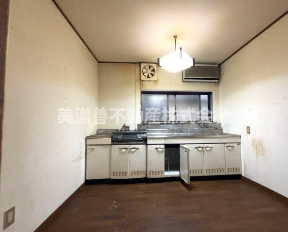 ５８５６６　羽島郡笠松町田代中古戸建てのキッチン