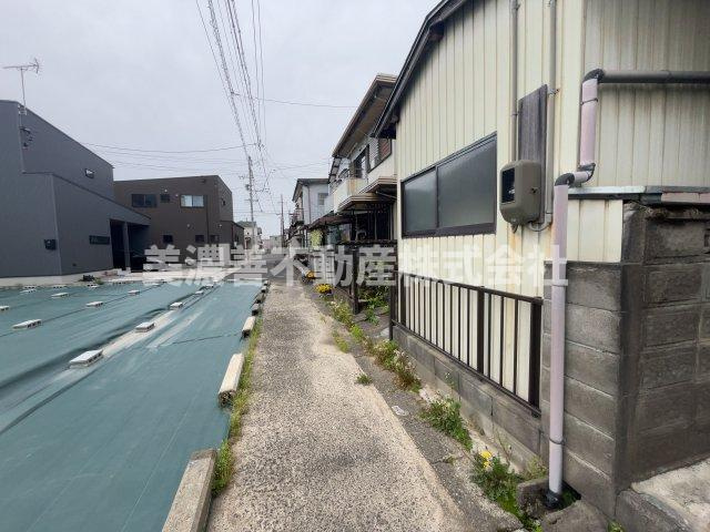 ５８５６６　羽島郡笠松町田代中古戸建ての前面道路含む現地写真