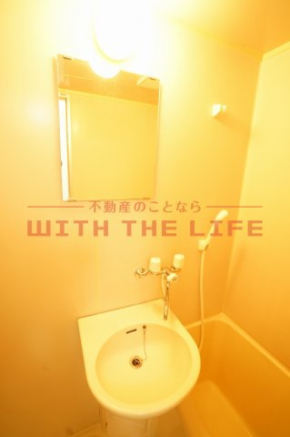 サンヒルズ荘島【キャッシュバック対象】の洗面所|ゆったりとスペースのある洗面所