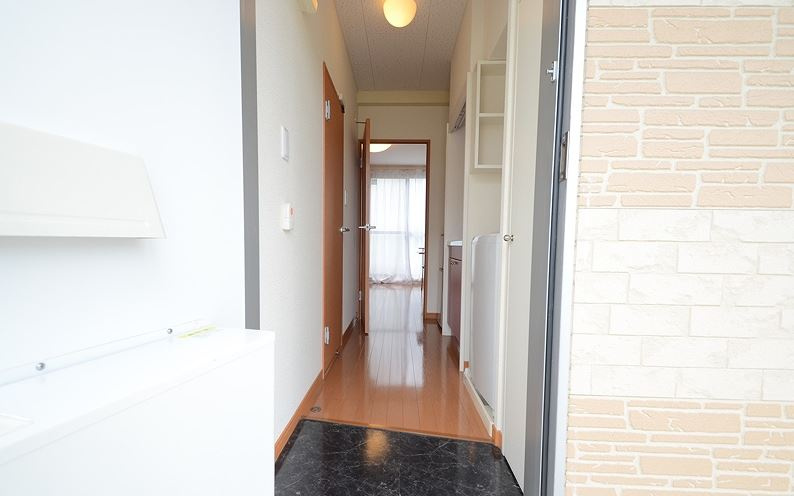 レオパレスマンダリン　Ｍ＆Ｔの玄関