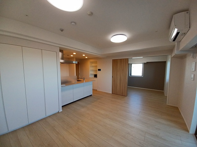 Ｋｅｙｓｔｏｎｅ　ｏｎｅの居間・リビング|室内の写真は同じ間取り・デザインの階違いの部屋の写真です。（1103号）