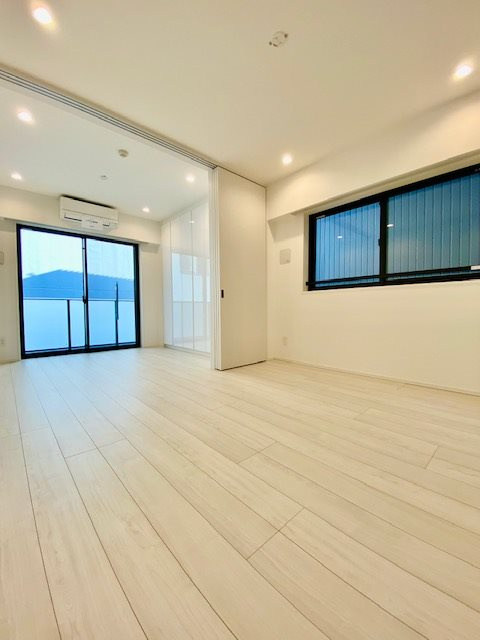 ラクラス四谷の居間・リビング|日当たりのいいお部屋