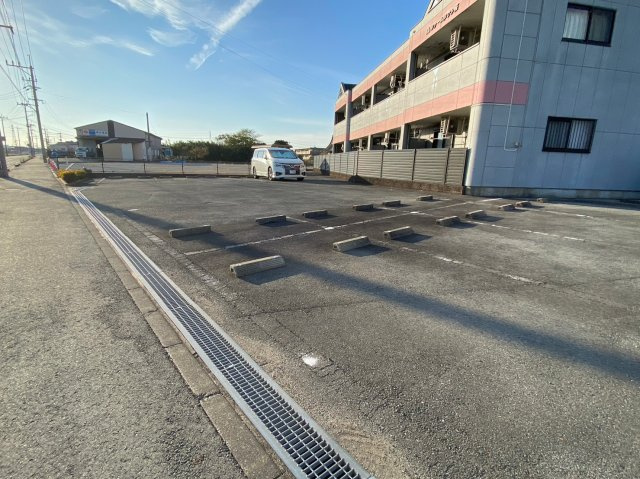 筑後市大字長浜のアパートの駐車場