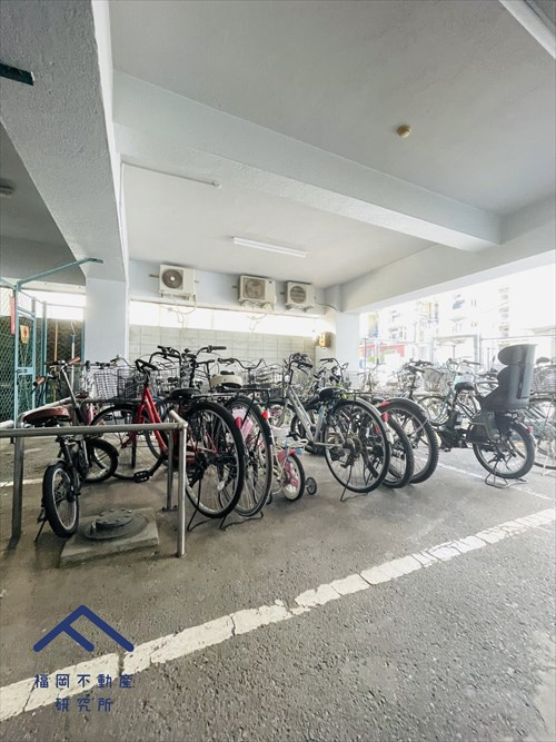 サンポートハイツの駐車場