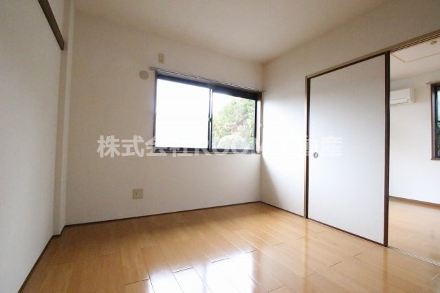 セゾン・シティの洋室