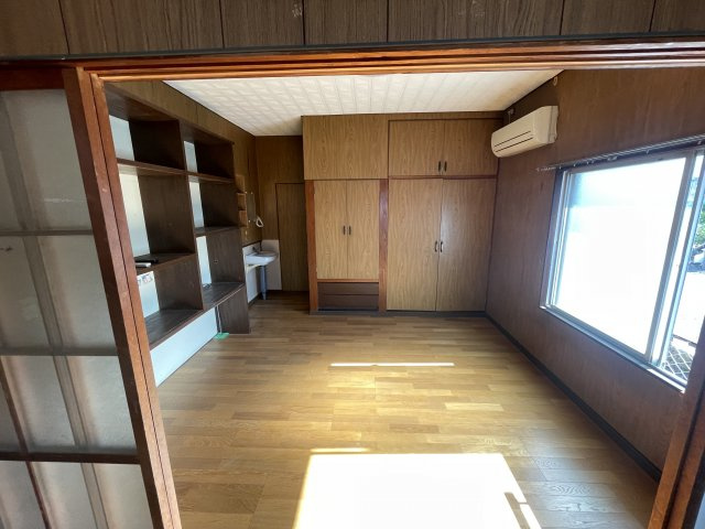 植柳元町戸建の洋室