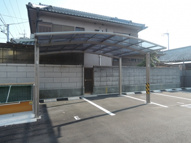 明美町屋根付き月極駐車場の画像