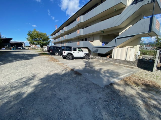 シャローム山城の駐車場