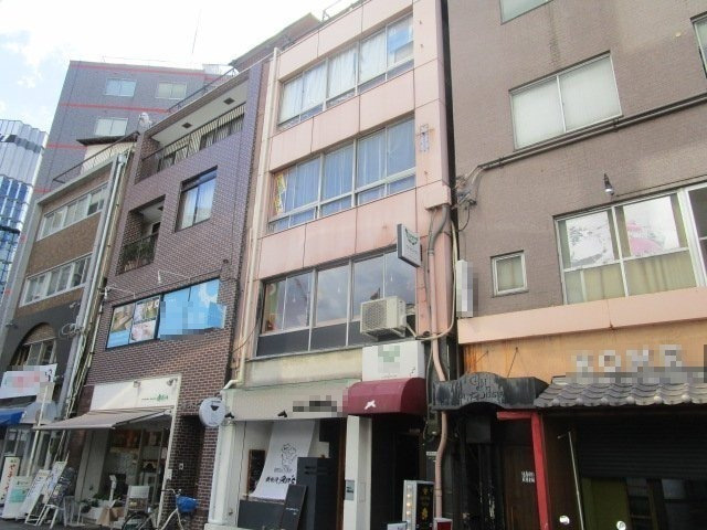 大阪市北区兎我野町のビルの外観