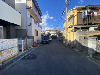 【前面道路含む現地写真】