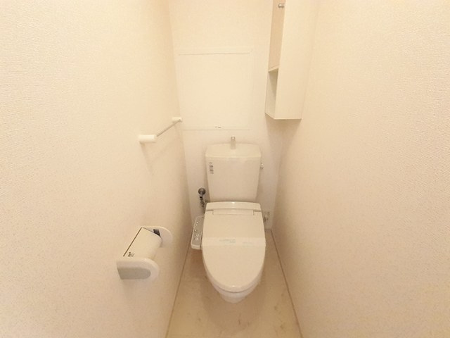 ☆温水洗浄・暖房便座付きトイレです☆