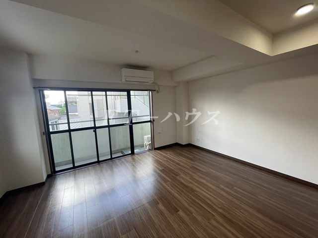 船橋市薬円台５丁目の賃貸マンションの居間・リビング