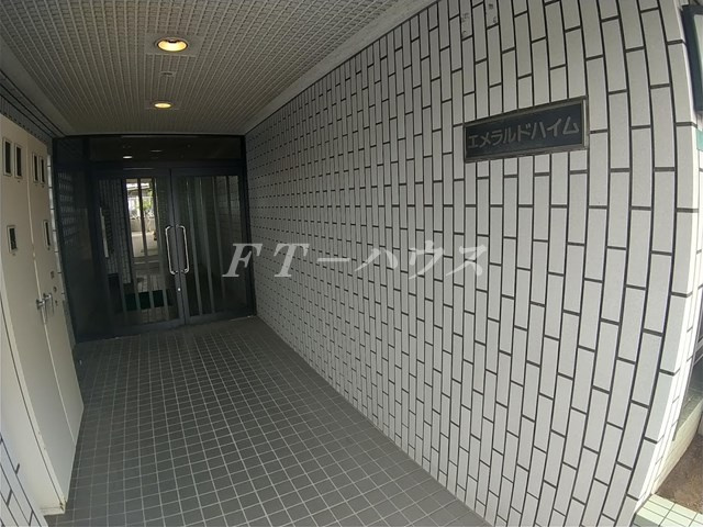 船橋市薬円台５丁目の賃貸マンションのエントランス