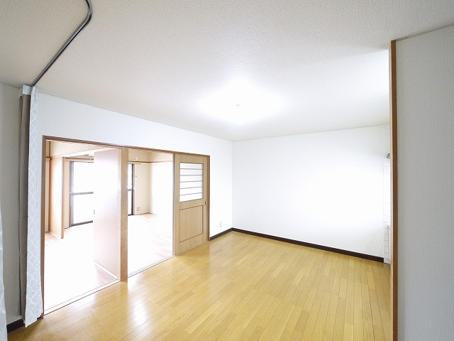 ウイングマンションの居間・リビング|使いやすい居間です