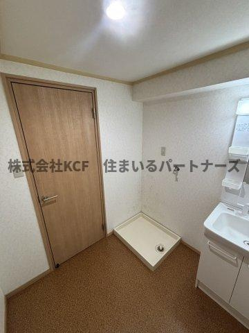 サンシャインコーポの洗面所|ゆったりとスペースのある洗面所