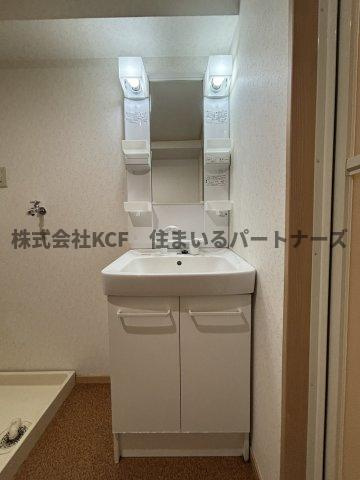 サンシャインコーポの洗面所|ゆったりとスペースのある洗面所