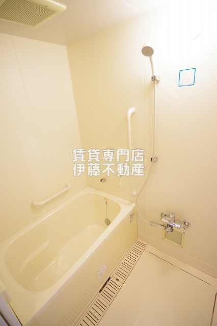 アーバンドエル庄内通の浴室