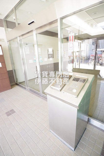 アーバンドエル庄内通のエントランス