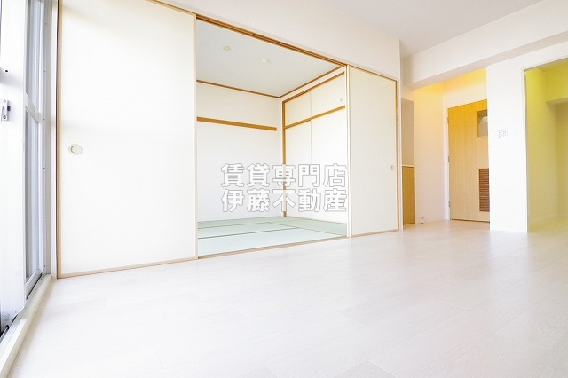 アーバンドエル庄内通の洋室