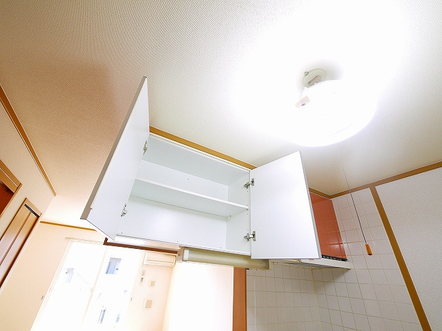 イーストアルカディアのキッチン|収納豊富です