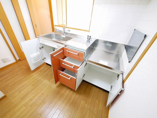 イーストアルカディアのキッチン|コンパクトなキッチンで掃除もラクラク