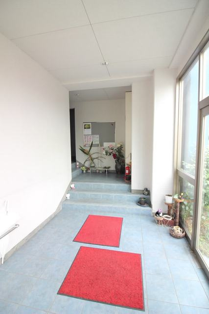 オネスティ荒木のエントランス|建物の内部です
