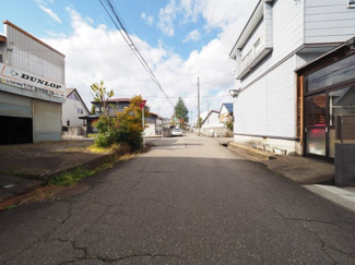 【前面道路含む現地写真】