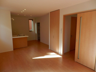 【居間・リビング】 | シャーメゾンTOMO | ナチュラルな色合いのお部屋です
