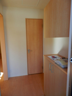 【玄関】 | シャーメゾンTOMO | 玄関を開けてもお部屋が見えません