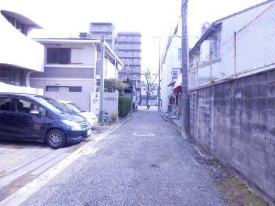 西八條彩丹の周辺|前面道路