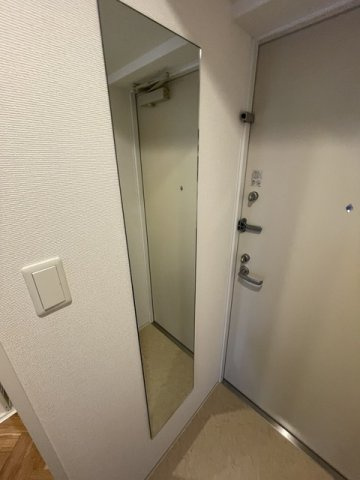 セレニテ三宮プリエの玄関