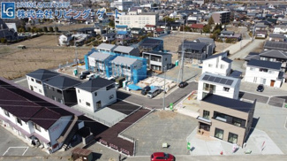 【周辺】 | 開発分譲地内の綺麗な街並み。同じ時期に生活をスタートさせるご家族の多い分譲地は、困ったときも心強い。