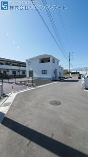 【前面道路含む現地写真】 | 分譲地内の道路は幅員約6.0ｍと広め。