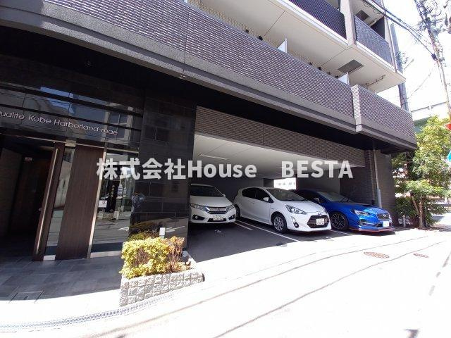 グランカリテ神戸ハーバーランド前の駐車場