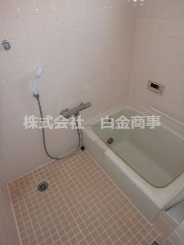 坂戸市末広町中古テラスハウスの浴室