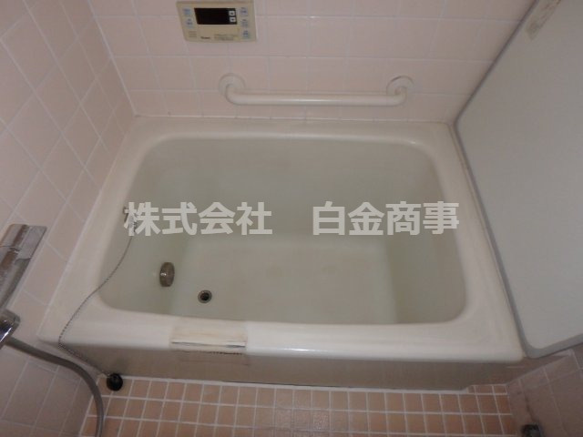 坂戸市末広町中古テラスハウスの浴室