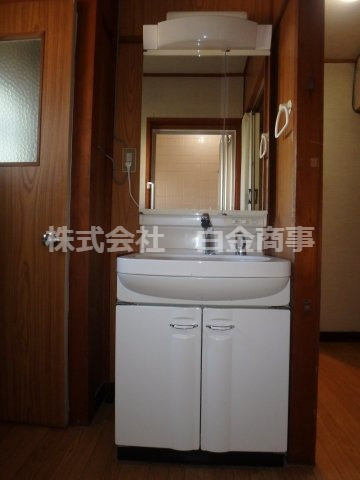 坂戸市末広町中古テラスハウスの独立洗面台