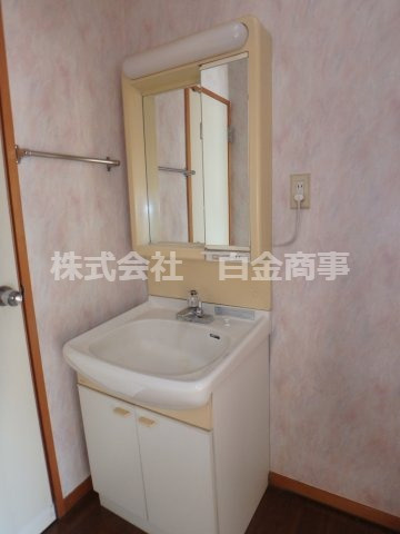 坂戸市末広町中古テラスハウスの独立洗面台