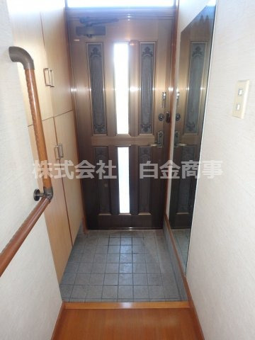 坂戸市末広町中古テラスハウスの玄関