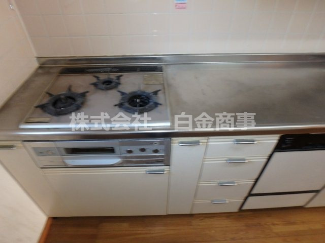 坂戸市末広町中古テラスハウスのキッチン